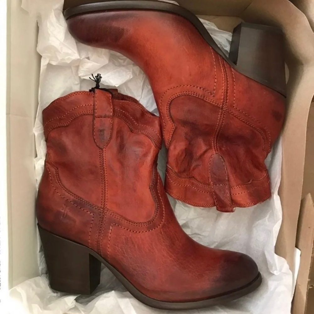 Frye Tabitha pull on boots